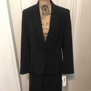 | Jones & CO Essentials | Stretch | B&W Suit